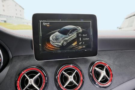 Mercedes-AMG CLA 45 4Matic, Infotainment