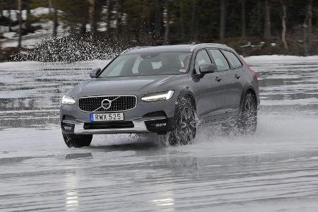 Volvo V90 Cross Country (2017)