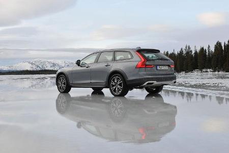 Volvo V90 Cross Country (2017)