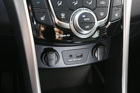 Hyundai i30 1.4, Mitteljkonsole