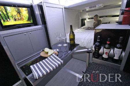 Bruder EXP-6 Offroad Caravan Australien
