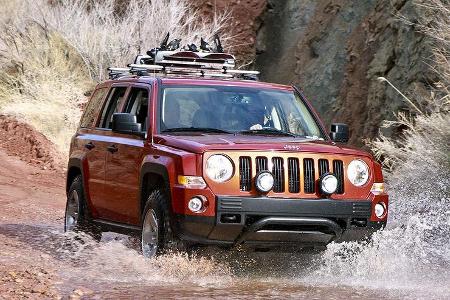 Der Jeep Patriot Extreme wurde mit einem 2-Zoll-Fahrwerk von Rocky Road ausgestattet und mit einem Unterfahrschutz ergänzt