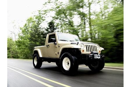 35er Räder sind auf dem JT Concept montiert. Die Winde stammt von Ramsey, die Anbauteile von American Expedition Vehicles.