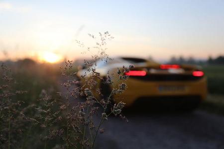 McLaren MP4-12C Spider, Heckansicht, Sonnenaufgang