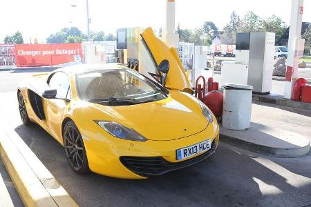 McLaren MP4-12C Spider, Tankstelle, Frontansicht