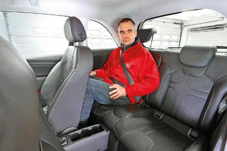 Opel Adam 1.4, Rücksitz, Beinfreiheit
