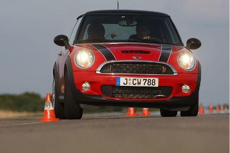 67,3 km/h sind ordentlich, zumal der Mini bei Lastwechsel gern mal sein Heck zeigt.