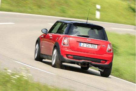 Dabei ist er im Vergleich zum normalen Cooper S weder unkomoder zu fahren ...