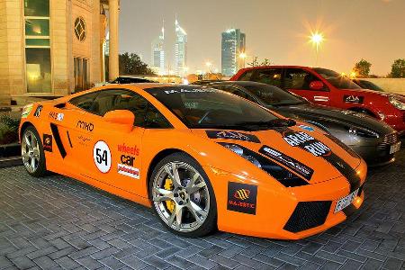 Eine Karawane aus 50 Nobelkarossen versammelte sich in Dubai zum zweiten Arab Run. Eine Karawane aus 50 Nobelkarossen versammelte sich in Dubai zum zweiten Arab Run.