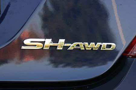 SH steht für Super Handling, AWD für all wheel drive.