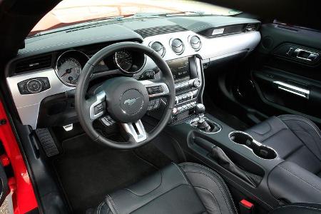 Ford Mustang GT 5.0 Fastback, Cockpit