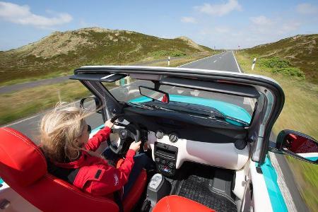 Citroen E-Mehari Cockpit fahrend mit Fahrer