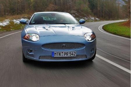 ... überzeuigt der XKR anno 2009 auch mit inneren Werten.