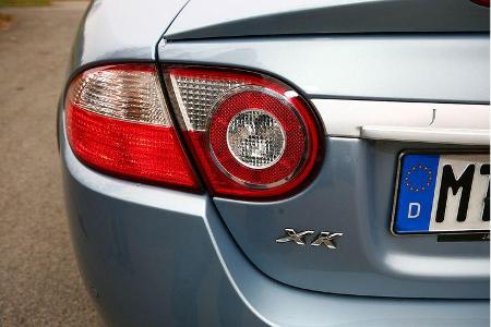 Nur die halbe Wahrheit. Die Basisversion XK stand selbstredend als Topversion ...