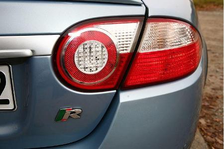 ... XKR in der Redaktion. Mittlerweile musste der XKR seinen Platz aber dem nochmals verbesserten XKR-S räumen.