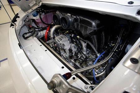Der Sechszylinder-Boxermotor wuchs von 3,8 auf 4,0 Liter und leistet 450 PS bei 7.800 Touren.
