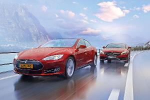 Tesla Model S gegen Mercedes CLS 63 AMG S