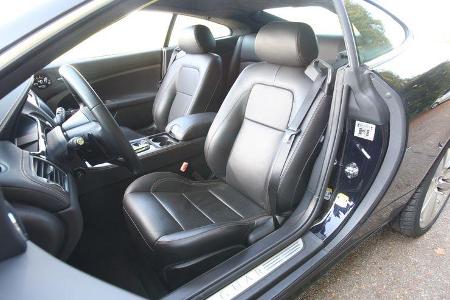 Jaguar XK 5.0 V8 Portfolio, Fahrersitz