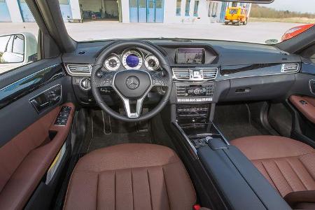Mercedes E 200 T, Cockpit, Lenkrad