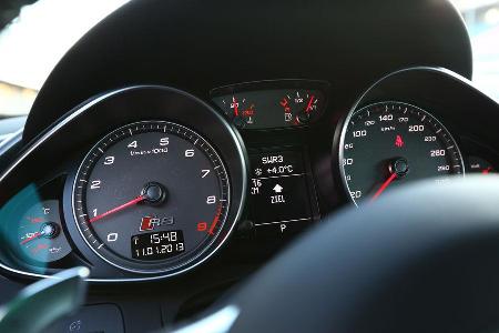 Audi R8 FSI Quattro, Rundinstrumente