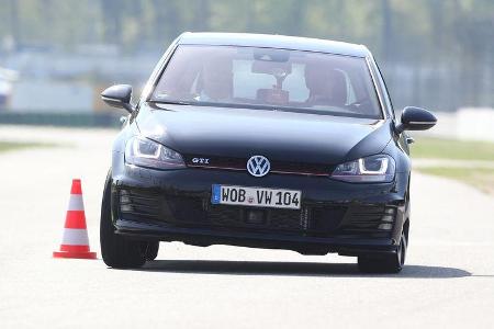 VW Golf GTI, Frontansicht, Slalom