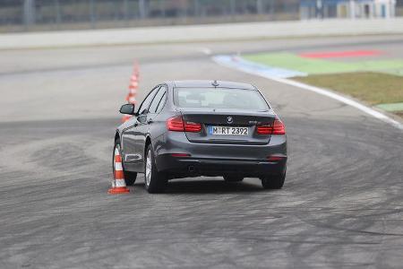 BMW 316d, Heckansicht, Slalom