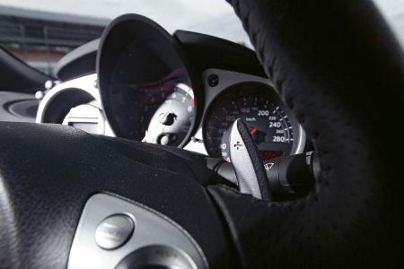 Nissan 370Z Roadster, Rundinstrumente