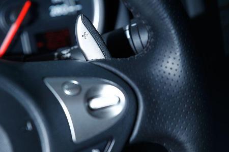 Nissan 370Z Roadster, Lenkradschalter