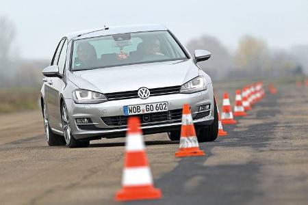 VW Golf 1.4 TSI, Frontansicht, Slalom