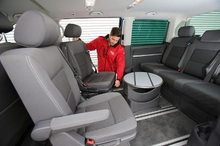 VW Multivan 2.0 TDI, Rücksitze, Innenraum, Tisch