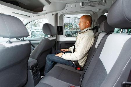 12/2012 ams27/2012, Vergleichstest VW Caddy 1.6 TDI Trendline, Rückbank, Fond