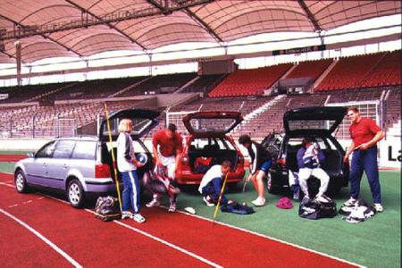 Mitsubishi Galant Kombi 2000, Peugeot 406 Break 2.0 16 V, VW Passat Variant 1.8 5V Mitsubishi Galant Kombi 2000, Peugeot 406 Break 2.0 16 V, VW Passat Variant 1.8 5V