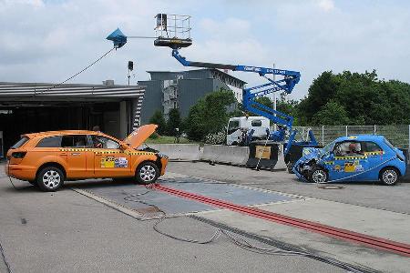 Die Fahrgastzelle des Fiat, der beim EuroNCAP-Crashtest als eines der sichersten Autos seiner Klasse ausgezeichnet wurde, hä...