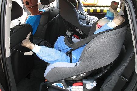 Im Gegensatz zum Audi würde keines der beiden Kinder auf dem Rücksitz des Fiat diesen Unfall unbeschadet überleben.