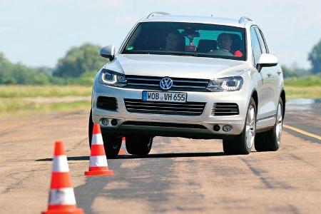 VW Touareg 3.0 TDI, Frontansicht, Slalom