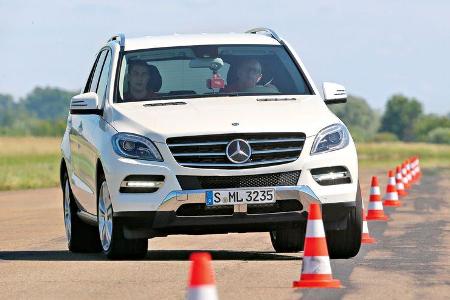 Mercedes ML 350 Bluetec, Frontansicht, Slalom