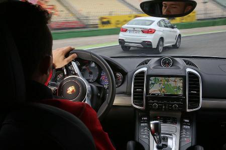 BMW X6 M50d, Porsche Cayenne S Diesel, Fahrersicht