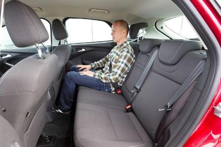 Ford Focus 2.0 TDCi, Rückbank, Beinfreiheit