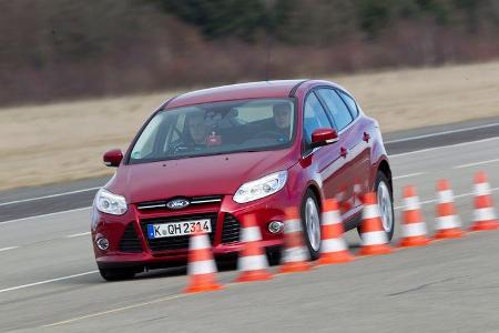 Ford Focus 2.0 TDCi, Seitenansicht, Slalom
