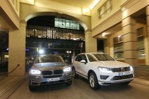 BMW X5 xDrive 30d, VW Touareg V6 TDI im Vergleich