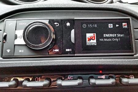 Alfa Romeo 4C, Porsche Cayman S, Infotainment