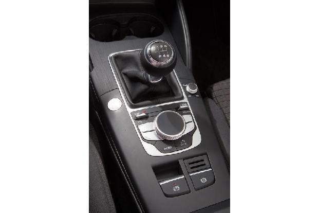 Audi A3 Sportback 1.6 TDI, Schalthebel, Schaltknauf