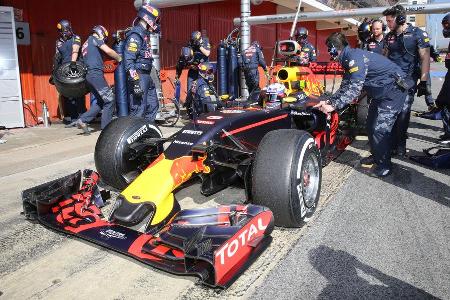 Daniel Ricciardo - Red Bull - Formel 1 - Test - Barcelona - 2. Mrz 2016