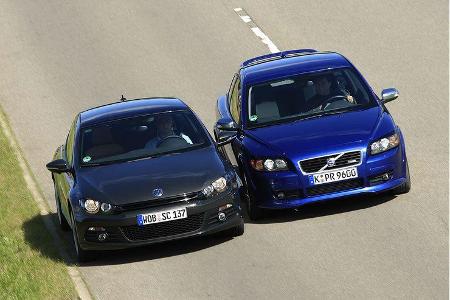 Gleich zu Beginn des Testprozedere greift der Volvo C30 T5 an ...