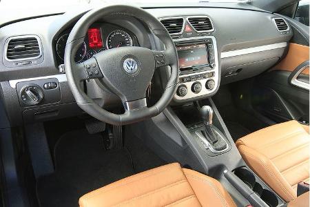 Das Scirocco-Gestühl ist straffer gepolstert und besser ausgeformt als das des Volvo.