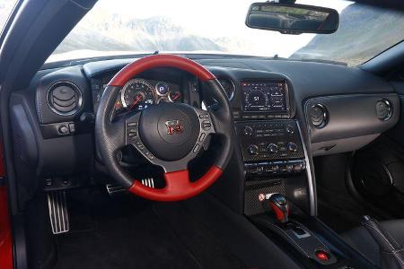 Nissan GT-R, Cockpit