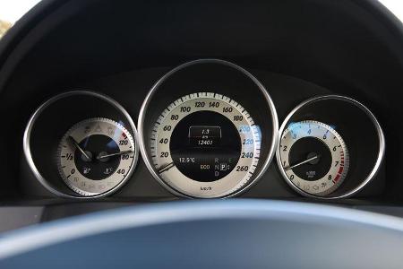 Mercedes E 500 Coupé, Rundinstrumente