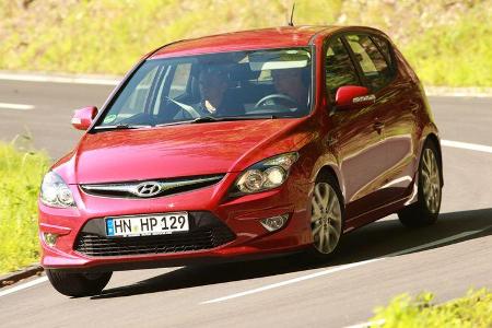 Hyundai i30 1.6i, Seitenansicht, Kurvenfahrt