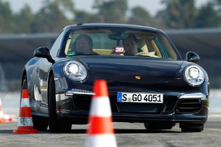 Porsche 911 Carrera 4, Frontansicht, Slalom