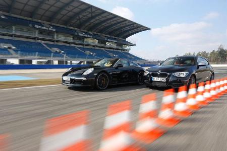 Porsche 911 Carrera 4, BMW M135i xDrive, Seitenansicht